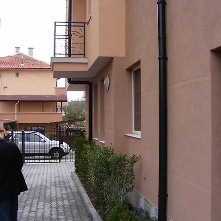 Zora بورغاس